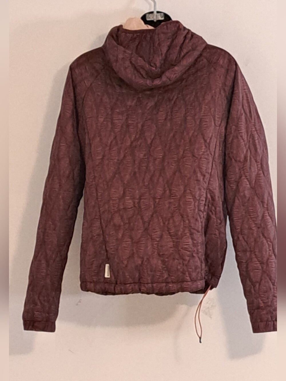Women's Quilted Hooded Puffer Jacket in Deep Chrysanthenum Size Medium - Picture 14 of 14
